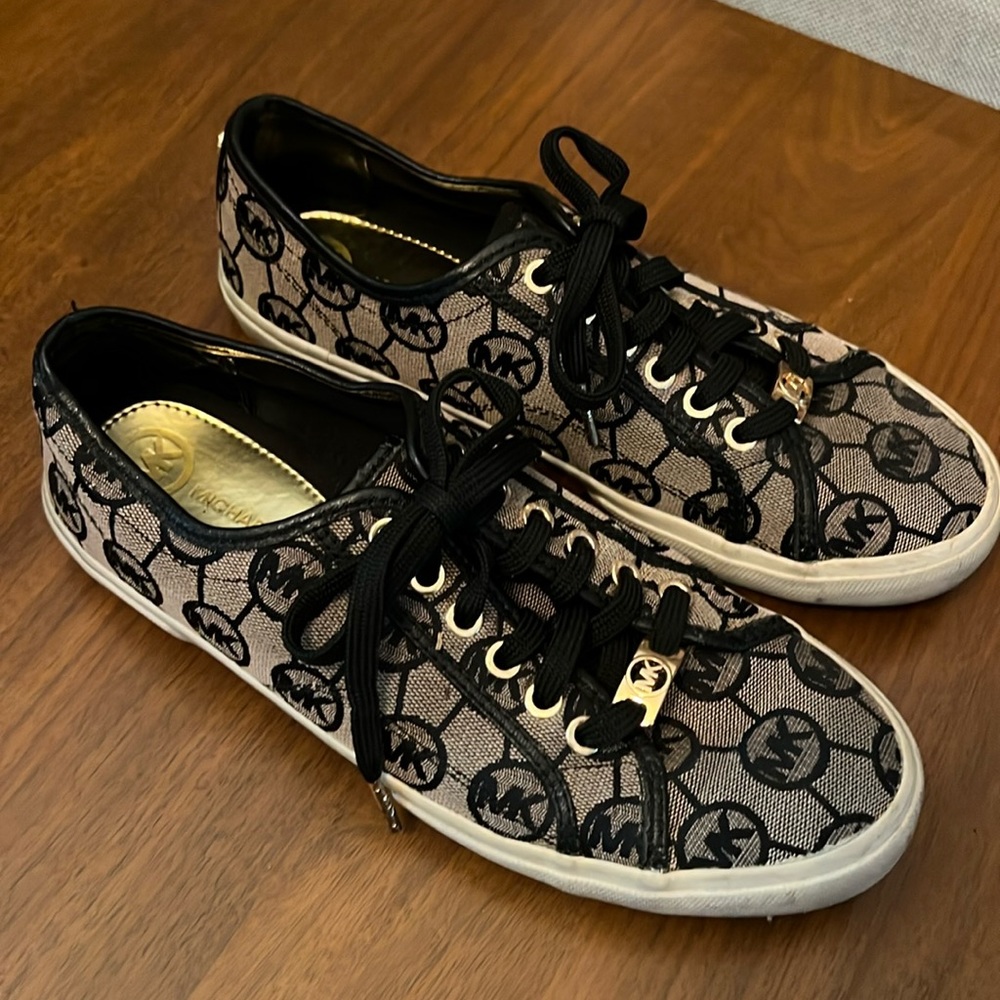 Michael kors signature logo sneaker women’s 8